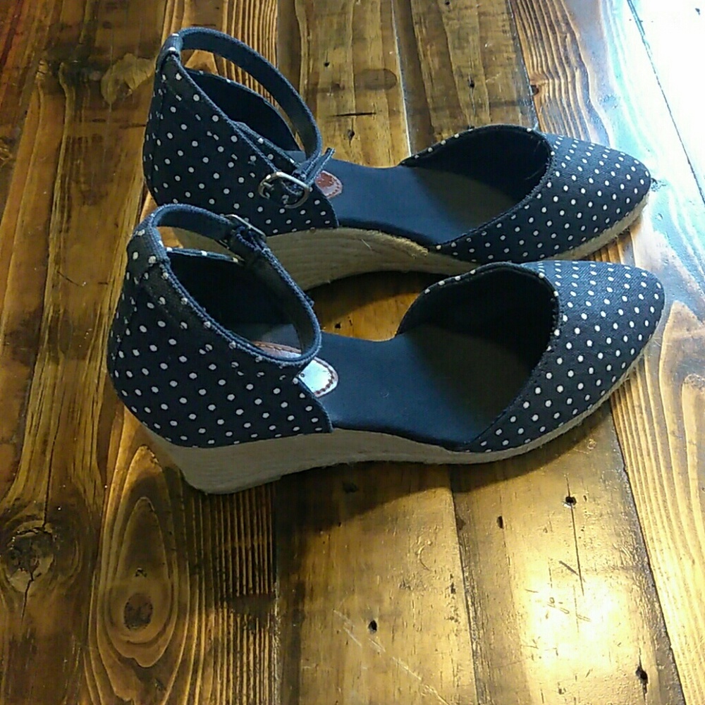 G.H. Bass polka dot closed toe wedges